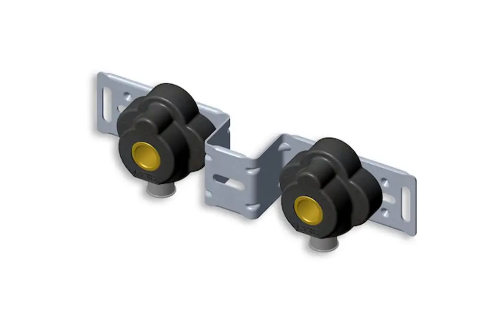 Wandscheibenset von Roth mit zwei schwarzen Halterungen und metallischen Befestigungselementen, zur Montage an Wänden für Rohrleitungen.